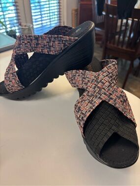 Bernie mev. Bernadette Slip On Wedge Sandals Size 39